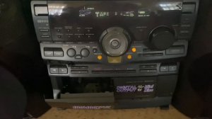 Демонстрация работы музыкального центра SONY RX90