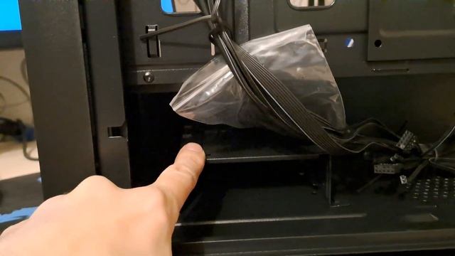Обзор корпуса Thermaltake Versa H16 TG 2025
