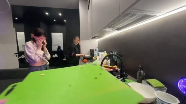 СЛЕПАЯ. ГЛУХАЯ. НЕМАЯ. готовят ШАУРМУ (juntella, linaone, heysedaya)