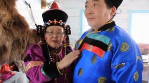 Про бурятский костюм Дэгэл рассказывает "Улыбка Бурят