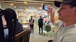 Не виделись 6 лет! Встреча с @sergejsnorway4439  в аэропорту Бангалора! Мужу не сидится, суетолог!