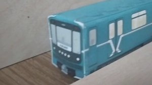 парад поездов метро из бумаги.