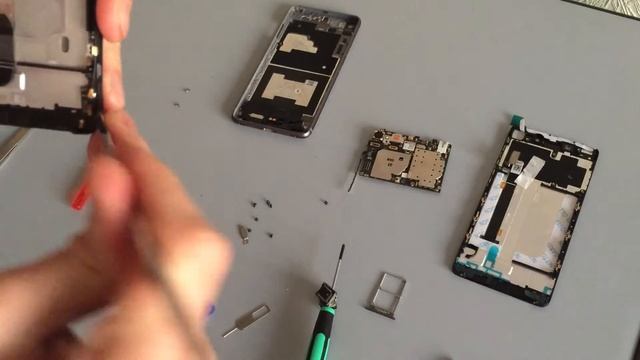 Lenovo S90 - простая замена ДИСПЛЕЯ смотреть онлайн