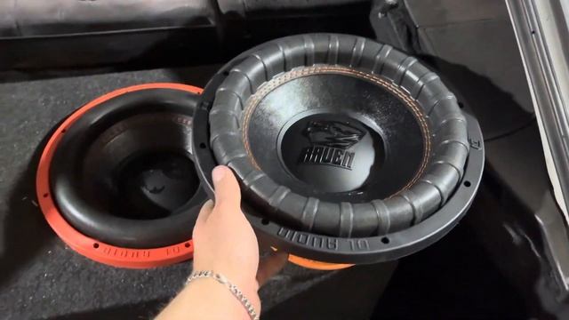 Установка сабвуфера DL Audio Raven 12 v.2 смотреть онлайн