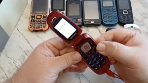Купил огромную коробку разных ретро телефонов на бара