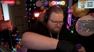 Тоха Т2х2 кушает САМЫЙ ОСТРЫЙ ЧИПС В МИРЕ