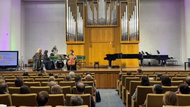 В.М. Рыжкова (мандолина), Н.Ю. Басалаева (виолончель), Г.А. Островская (клавесин) - Ж. Рамо "Дикари" смотреть онлайн