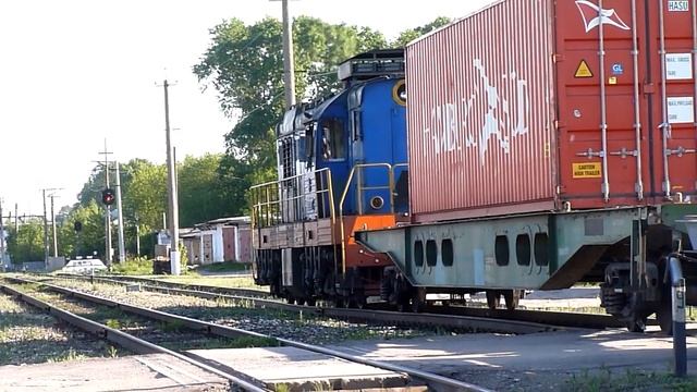 "Синий" Маневровый Тепловоз ЧМЭ3 - 2817 выполняет маневровые работы смотреть онлайн