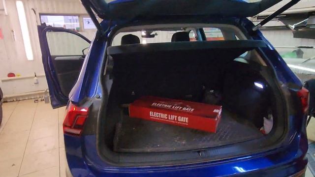 Volkswagen Tiguan - установили электропривод крышки багажника смотреть онлайн