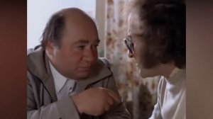 Хорошо сидим...Тостующие и тостуемые пьют до дна в фильме «Осенний марафон» 1979