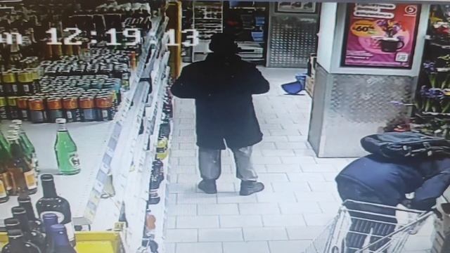 Гляжу: поднимается медленно в гору...