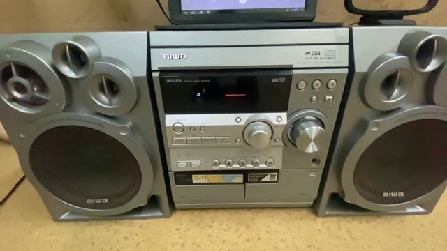 Мощный стильный музыкальный центр AIWA