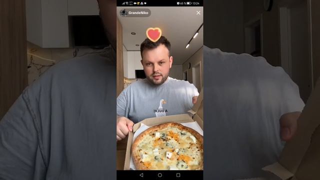 Grandeniko/Две  пиццы и красная рыбка на завтрак! Жизнь удал