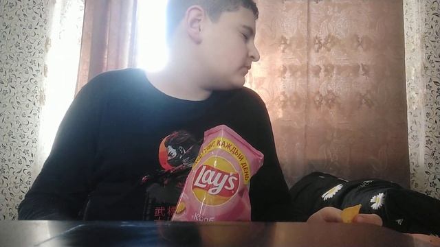 Мукбанг я кушаю чипсы LAYS с крабом смотреть онлайн