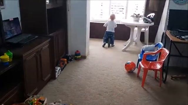 ДВОЙНЯШКИ ОСВАИВАЮТ НОВЫЕ ВЕЛОСИПЕДЫ... смотреть онлайн