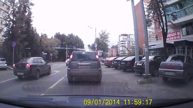 Прикол. Мойка автомобиля на парковке в центре города. смотреть онлайн