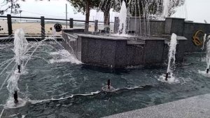 Фонтан возле моря