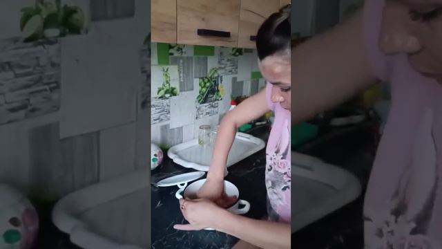 ИРИШКА ГОТОВИТ НОВЫЙ РЕЦЕПТ РАГУ С БАЛАБАШКАМИ смотреть онлайн