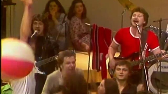 Владимир Кузьмин и группа Динамик Мама купила мне гит? смотреть онлайн