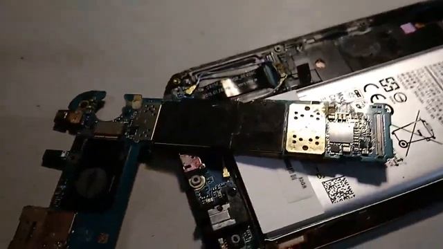 Что будет ЕСЛИ уронить телефон в ВОДУ , что делать если смотреть онлайн