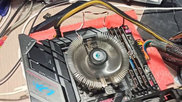 ASUS ROG STRIX B650E-E (небольшое сравнение с ROG STRIX B650E-F) смотреть онлайн