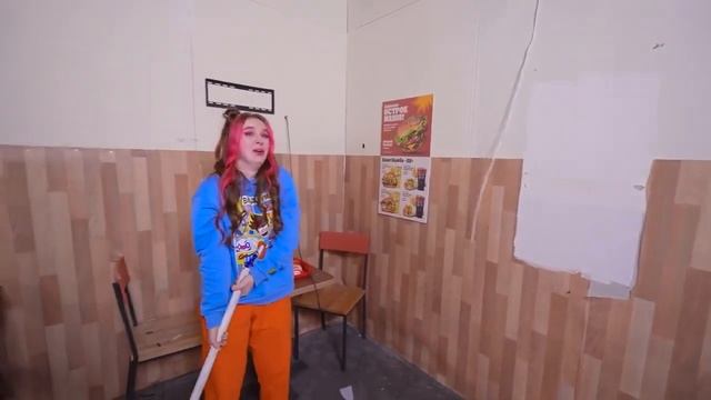 ПОБЕГ ИЗ 100 СЛОЕВ БУРГЕР КИНГА ! А4