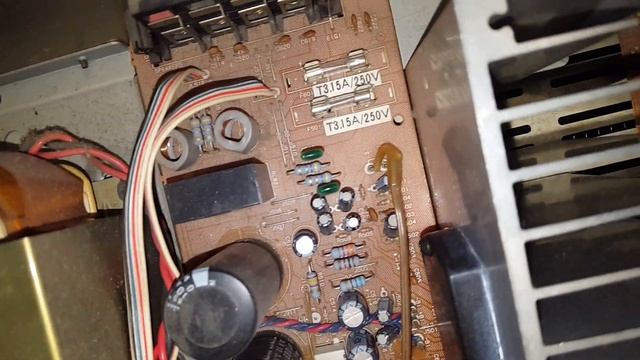 Ресивер ONKYO TX-7330.