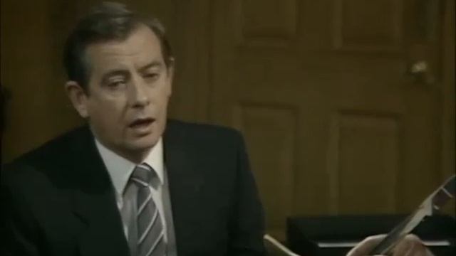 да, господин премьер министр - опросы смотреть онлайн