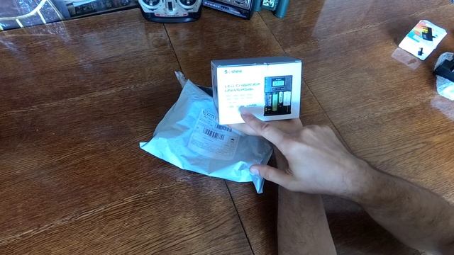 Умное зарядное устройство универсальное Soshine H4 распак смотреть онлайн