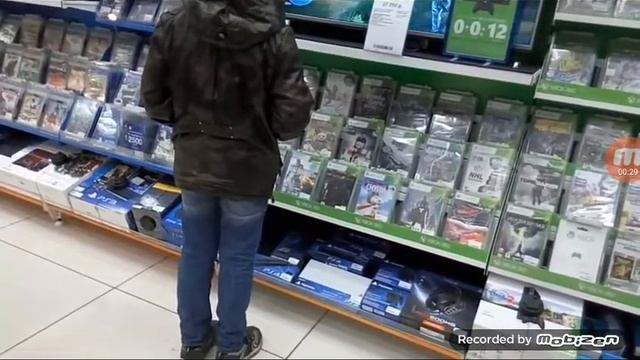 Школьник разбил телефон из-за того что родители не куп смотреть онлайн