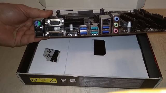 Распаковка материнской платы Asus PRIME B350-PLUS смотреть онлайн