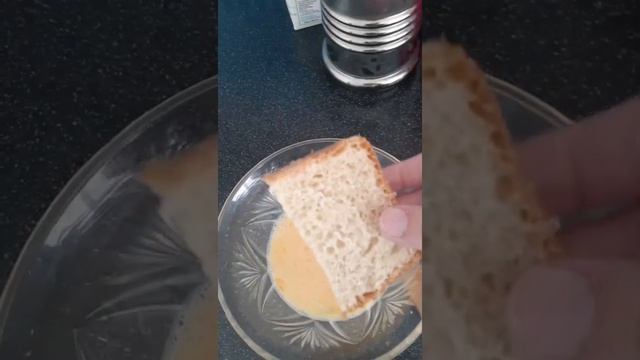 ГРЕНКИ.Тез дайын болатын тіскебасар.Жареный хлеб с яй?