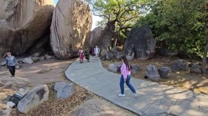 7 слонов не могли сдвинуть с места! Покаяние Арджуны и Масляный Шарик Кришны. Махабалипурам.