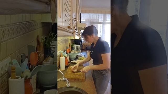 Готую міні галети та печінковий рулет.