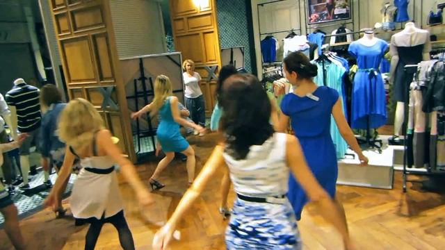 Flashmob MEXX ."Dolce Vita" show-ballet.(Москва 23.04.2013) смотреть онлайн