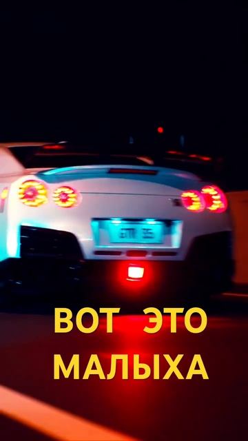 Ревущий двигатель: Звуки скорости и силы! смотреть онлайн