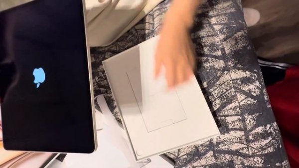 Распаковка İPad Air  13 , 128 GB , Magic Keyboard ,