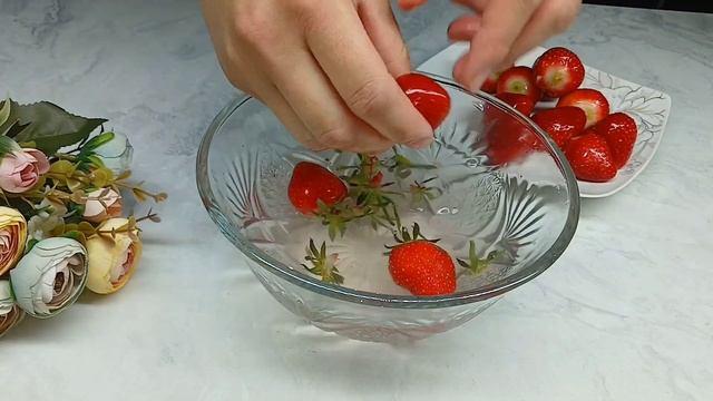 Клубнично-банановый смузи за 5 минут! 🍓🍌🍹