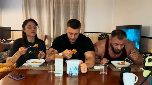 Пробуем острую лапшу Buldak Carbonara! Самый честный обзор !