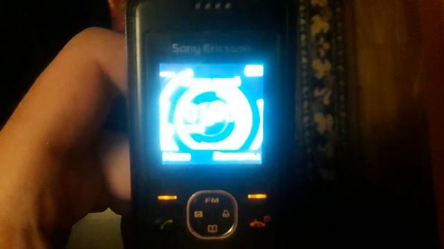 Sony Ericsson J132 Вкл, аккумулятор разряжен/On, battery low смотреть онлайн