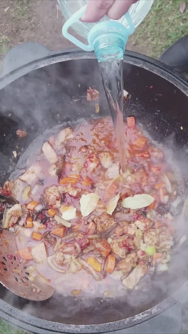 Гречка по-купечески в казане на костре. #казан #гречка #свинина #рецепт #еда #покупечески