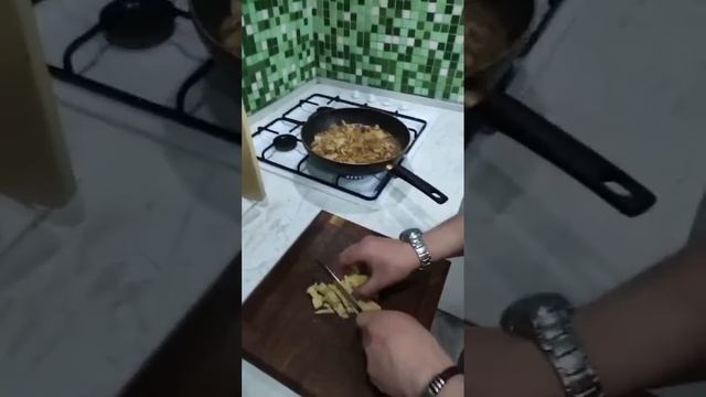 Мясное блюдо с пивом.#подливка #мясо #блюдо #мяснаяподл смотреть онлайн