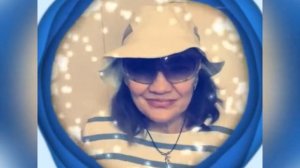 Маленький мальчишка, маленький кораблик!!