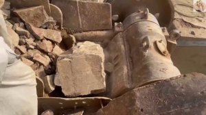 Строительство, дробление щебёнки