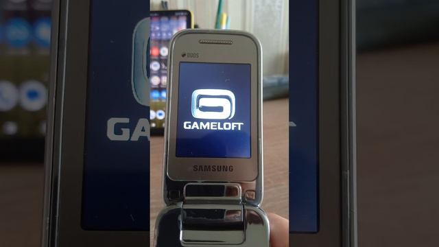 Сегодня обзор кнопочного телефона SAMSUNG смотреть онлайн