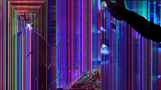 Эффект разбитого экрана телевизора на День Святого Ва