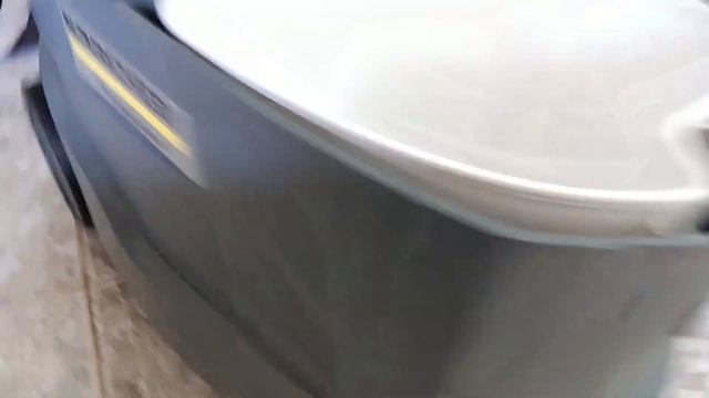 Разопаковам почистваща машина – Karcher Puzzi 8/1