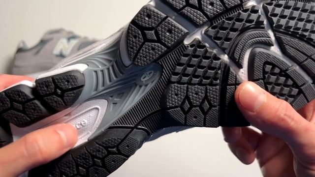 Обзор кроссовок New Balance 2002R смотреть онлайн