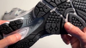 Обзор кроссовок New Balance 2002R