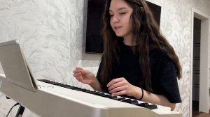 учусь играть на синтезаторе (пианино) за 1 день